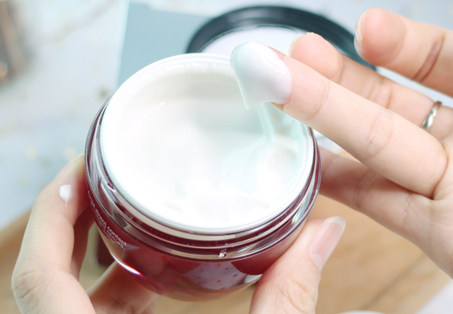 ¿Qué se utiliza para hacer una crema cosmética?